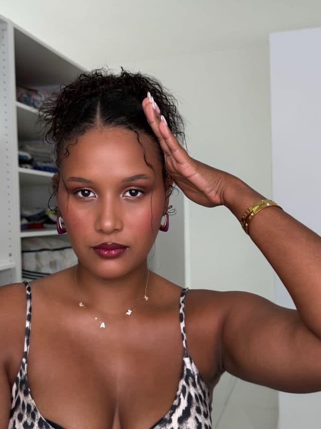 Fenty Beauty Gloss Bomb Heat Universal Lip Luminizer + Plumper - Fussy Heat review photo by SindyZurkic