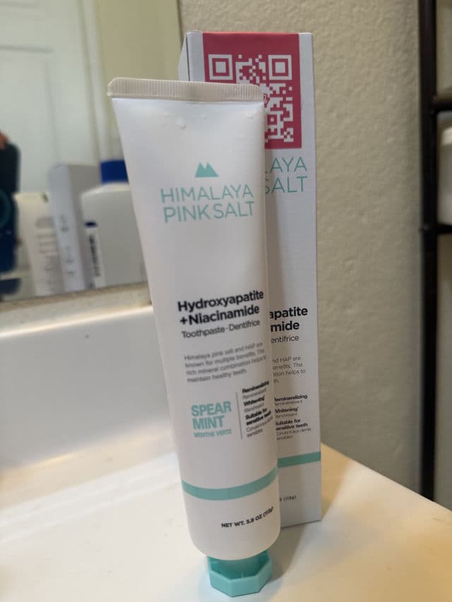 HIMALAYA PINK SALT Hydroxyapatite+Niacinamide Toothpaste review photo by Sharlz