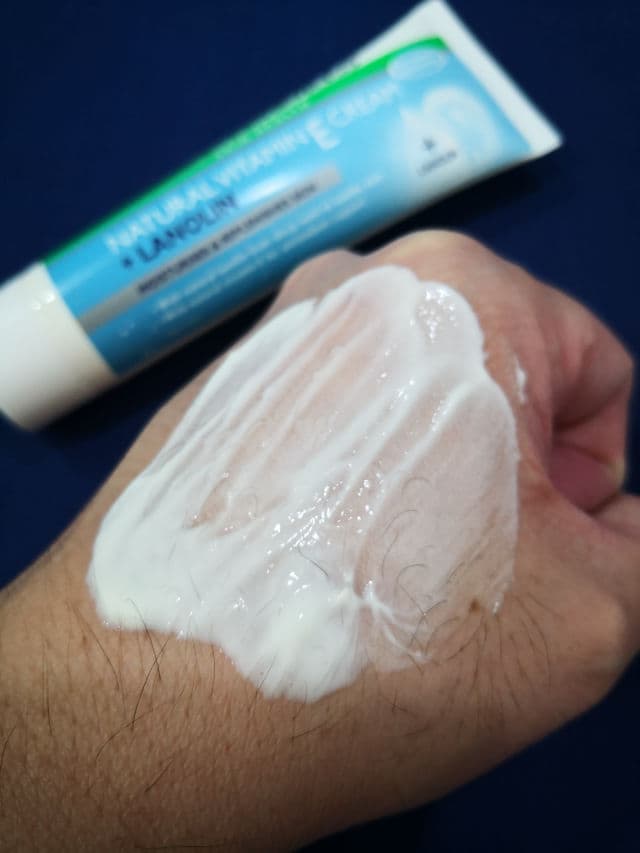 BLACKMORES Vitamin E Cream + Lanolin review photo by danielwonderland