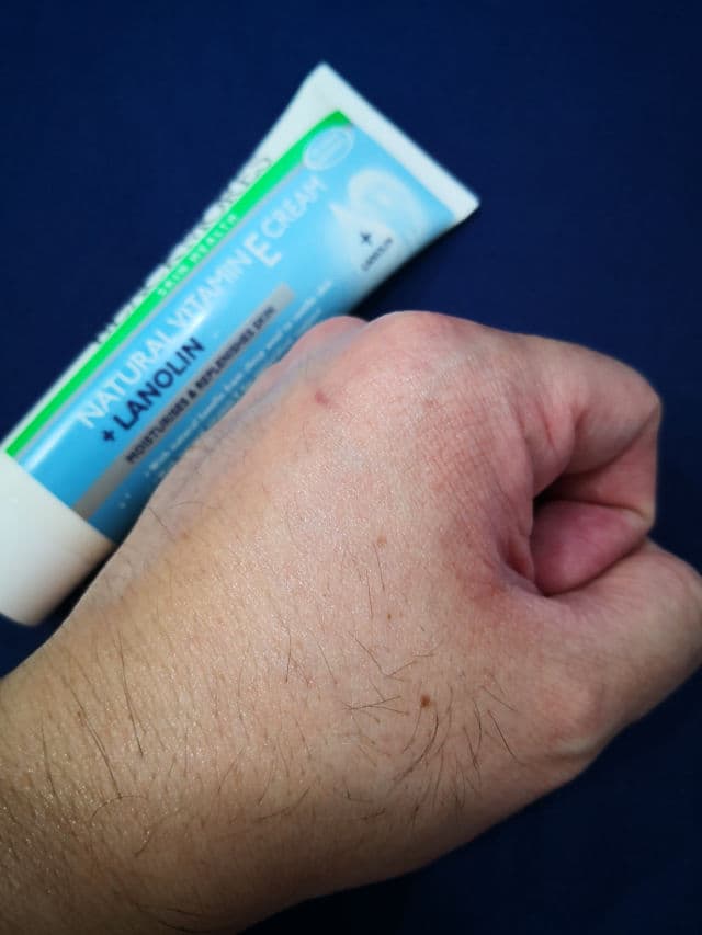 BLACKMORES Vitamin E Cream + Lanolin review photo by danielwonderland