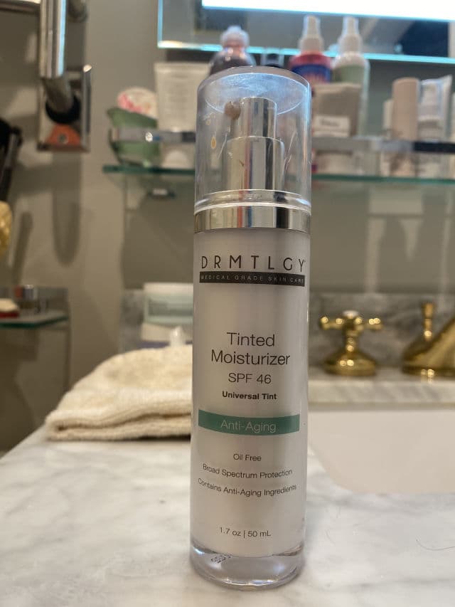 DRMTLGY Universal Tinted Moisturizer SPF 46 review photo by danipatarazzi