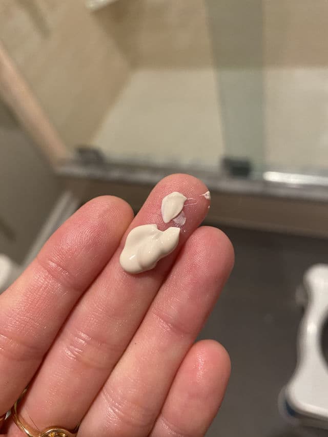 Paula's Choice Defense Essential Glow Moisturizer SPF 30 review photo by danipatarazzi