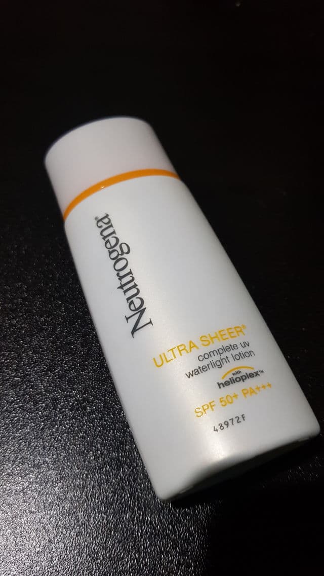 Neutrogena Ultra Sheer Complete UV Waterlight Lotion SPF50 PA+++ review photo by vinci