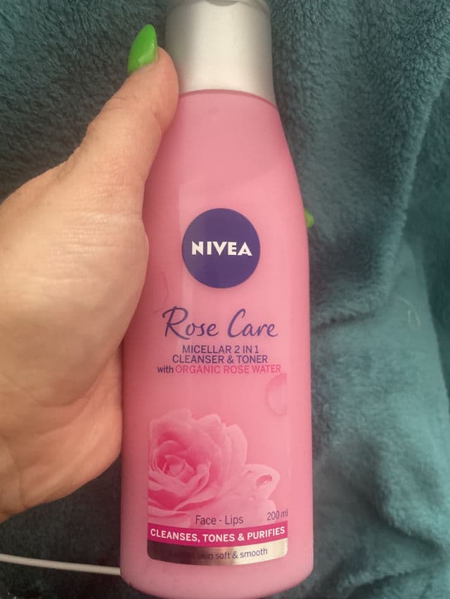 Nivea Rose Care 2-in-1 Cleanser & Toner review photo by debbiesdiamante