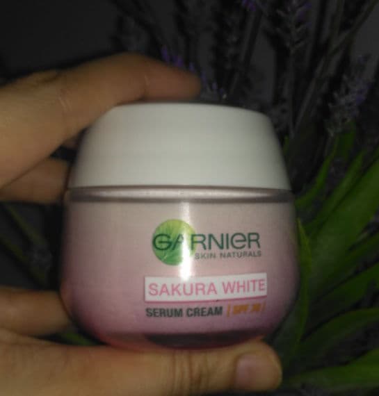 Garnier Sakura White Pinky Radiance & Smooth Pores Whitening Serum Cream SPF21/PA+++ review photo by deby