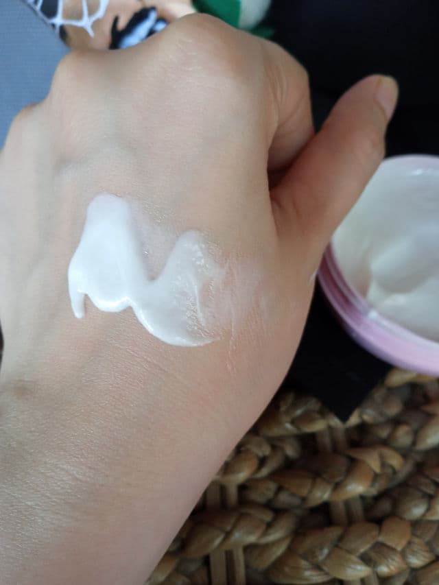 Dove Nourishing Body Care Beauty Cream review photo by deby