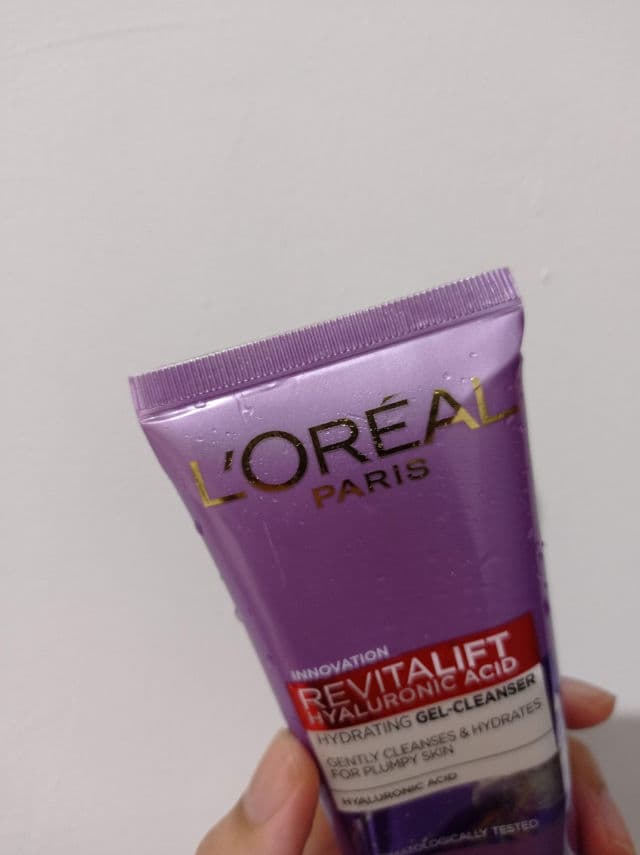 L'Oreal Paris Revitalift Filler Replumping Gel Face Wash review photo by Destario