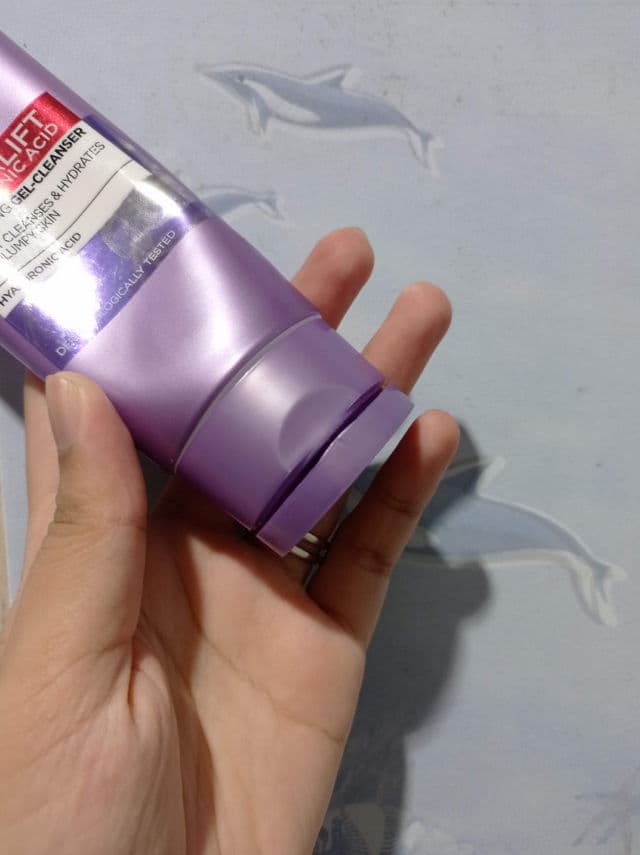 L'Oreal Paris Revitalift Filler Replumping Gel Face Wash review photo by Destario