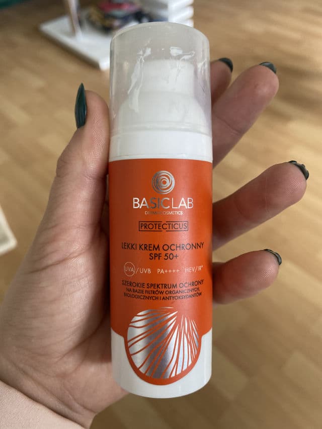 BASICLAB Lekka Emulsja Ochronna SPF50+ review photo by dianek05