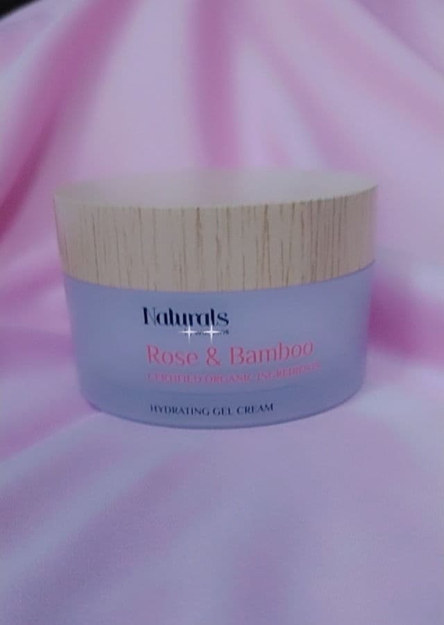Naturals by Watsons Rose & Bamboo Hydrating Gel Cream review photo by DinaAzman