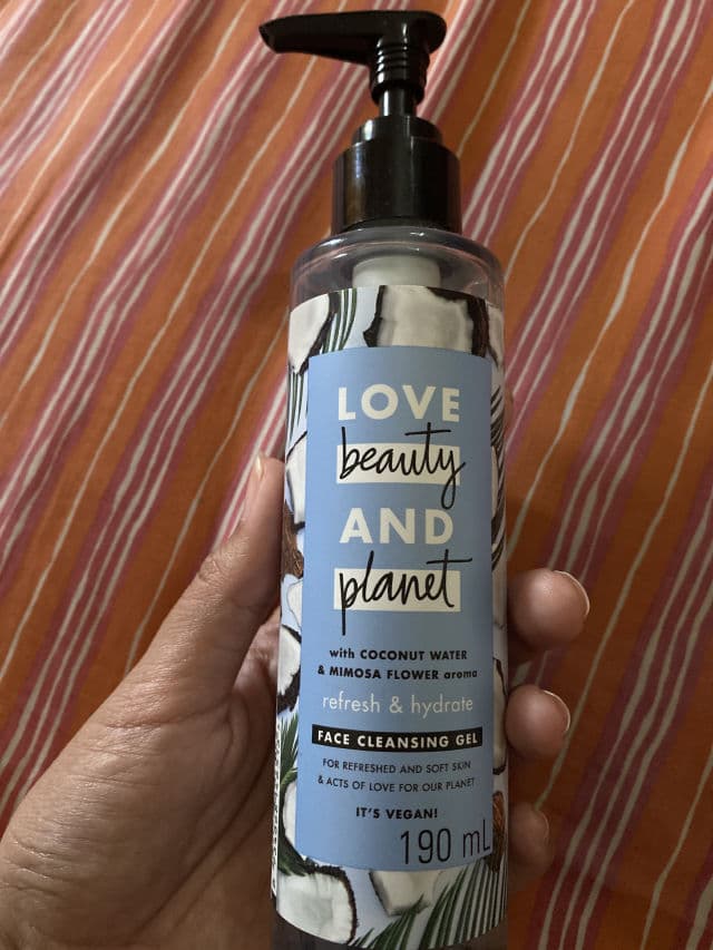 Love Beauty and Planet Refresh and Hydrate - Coconut Oil & Mimosa Face Cleansing Gel review photo by dindannss
