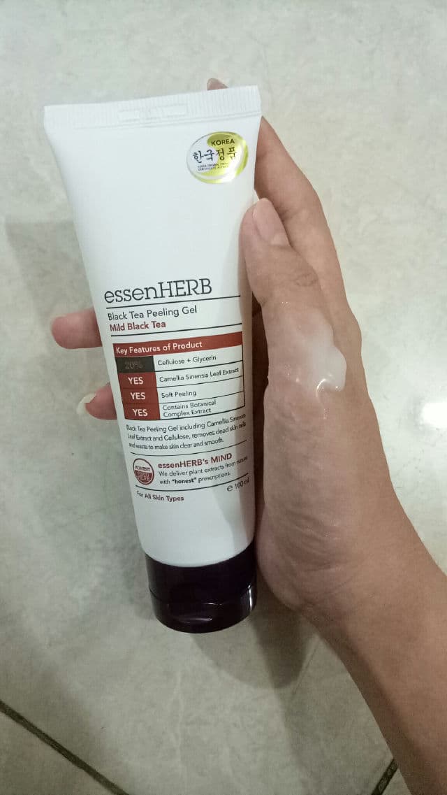 essenHERB Black Tea Peeling Gel review photo by donaoktaviaa