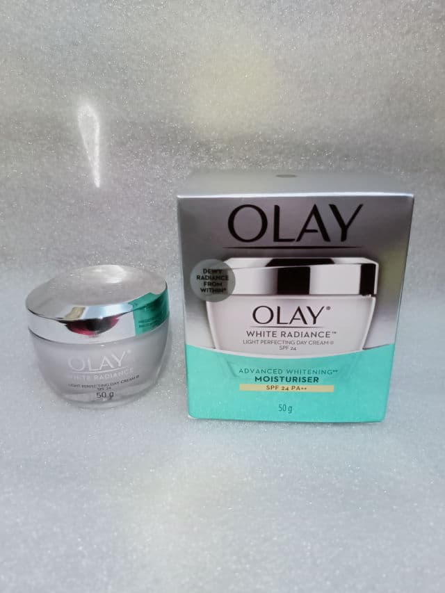 Olay White Radiance Light Perfecting Day Cream SPF24 review photo by donaoktaviaa