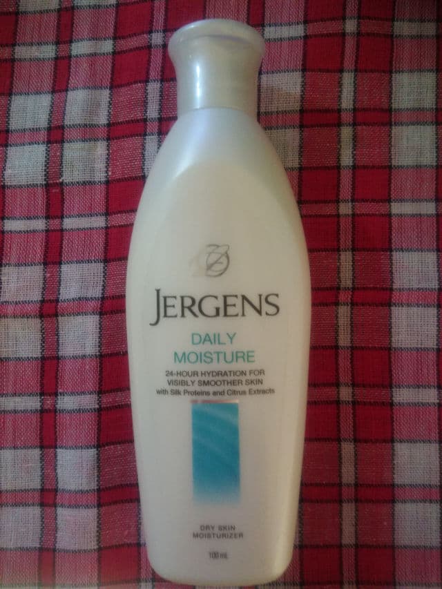 Jergens Daily Moisture Dry Skin Moisturizer review photo by drmegsison