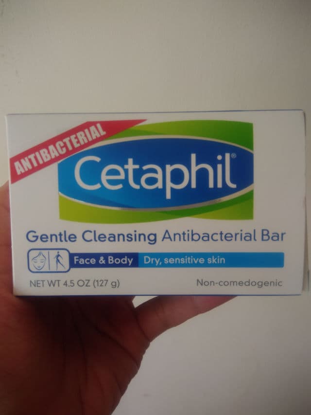 Cetaphil Gentle Cleansing Antibacterial Bar review photo by drmegsison