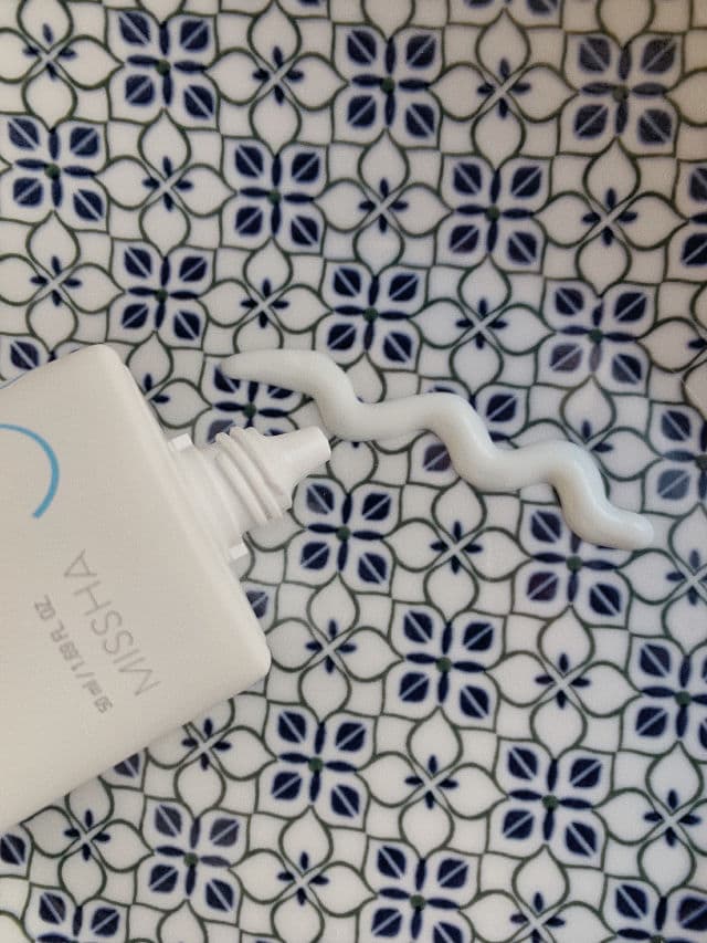 MISSHA All Around Safe Block Total Moisture Sun Gel SPF50+ PA+++  review photo by drskincareblog