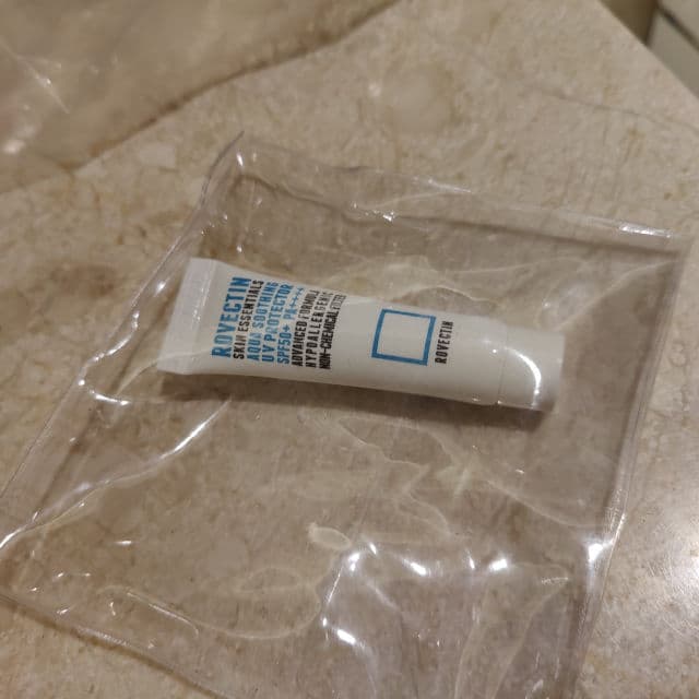 Rovectin Skin Essentials Deep Moisture UV Protector SPF50+ PA++++ review photo by Dr.vanya