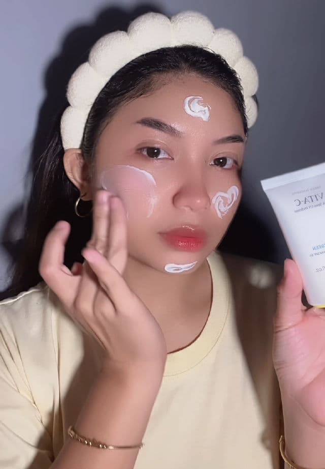 GOODAL Green Tangerine Vita-C Dark Spot UV Defense Sunscreen SPF 50 review photo by laurxinn