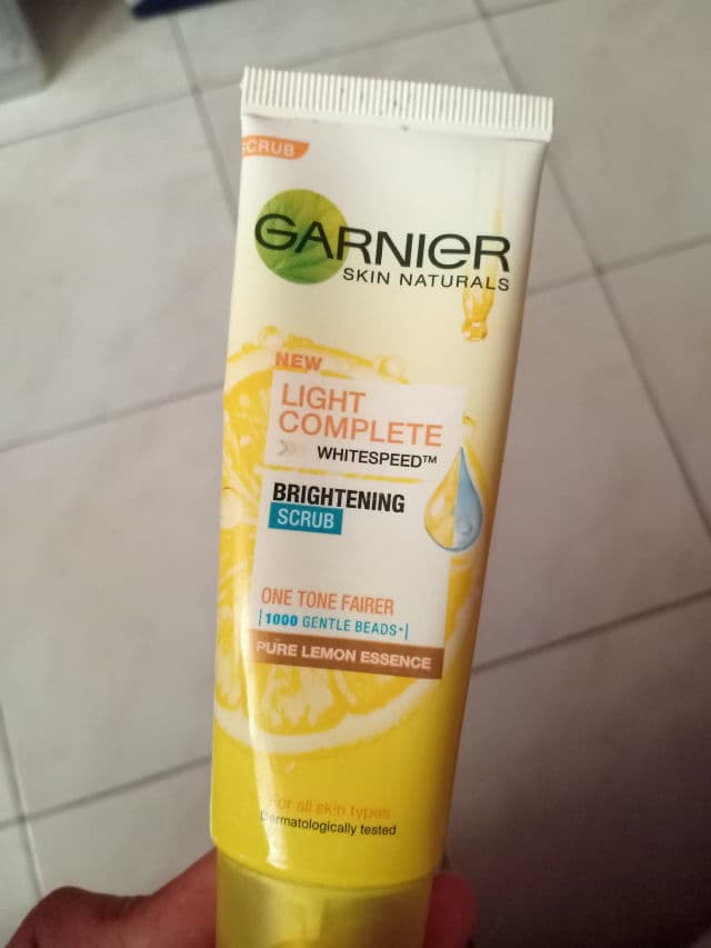 Garnier Light Complete Multi-Action Brightening Scrub review photo by einnaaaaa