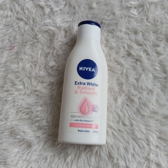 Nivea Extra White Radiant & Smooth Lotion review photo by endennuraeni