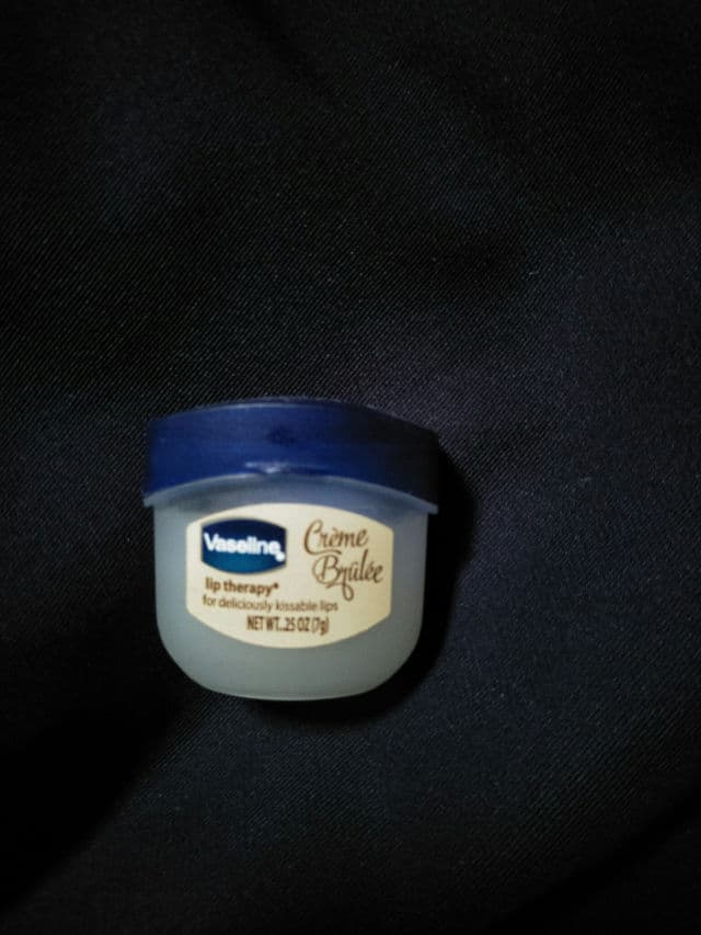 Vaseline Petroleum Jelly Cocoa Butter review photo by yukitaskincare