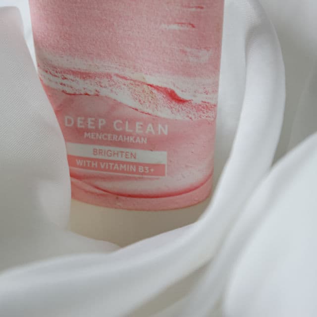 Pond's White Beauty Mineral Clay Face Cleanser review photo by eylarose