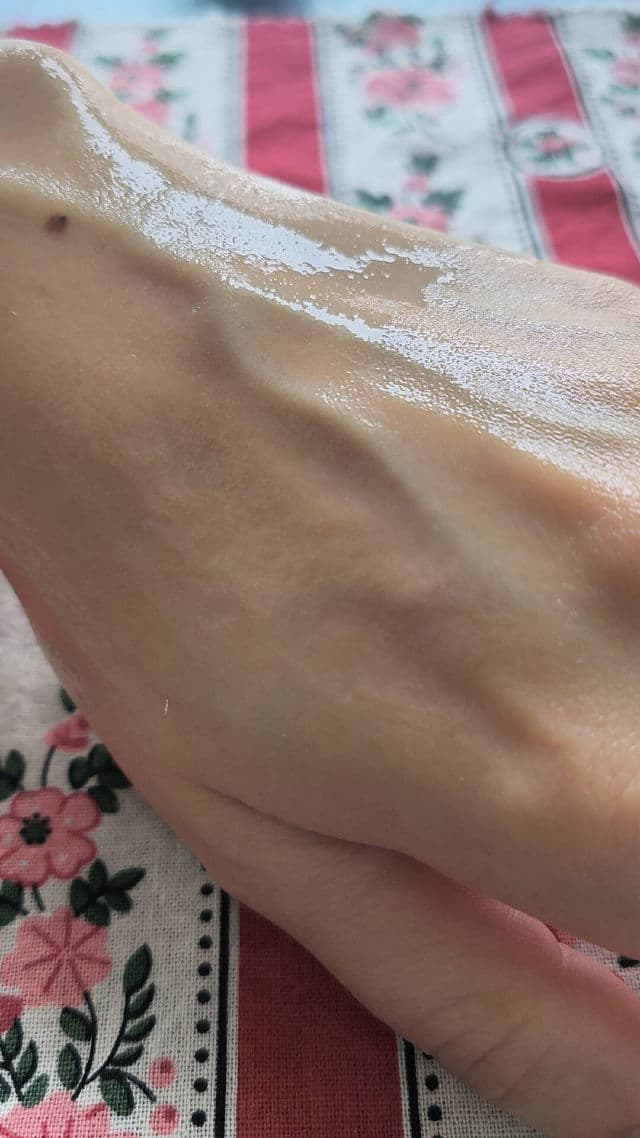 DRMTLGY Universal Tinted Moisturizer SPF 46 review photo by zombieskinz