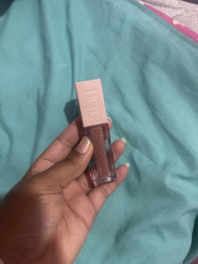 Maybelline Lifter Gloss Lip Gloss with Hyaluronic Acid review photo by Kiimmy