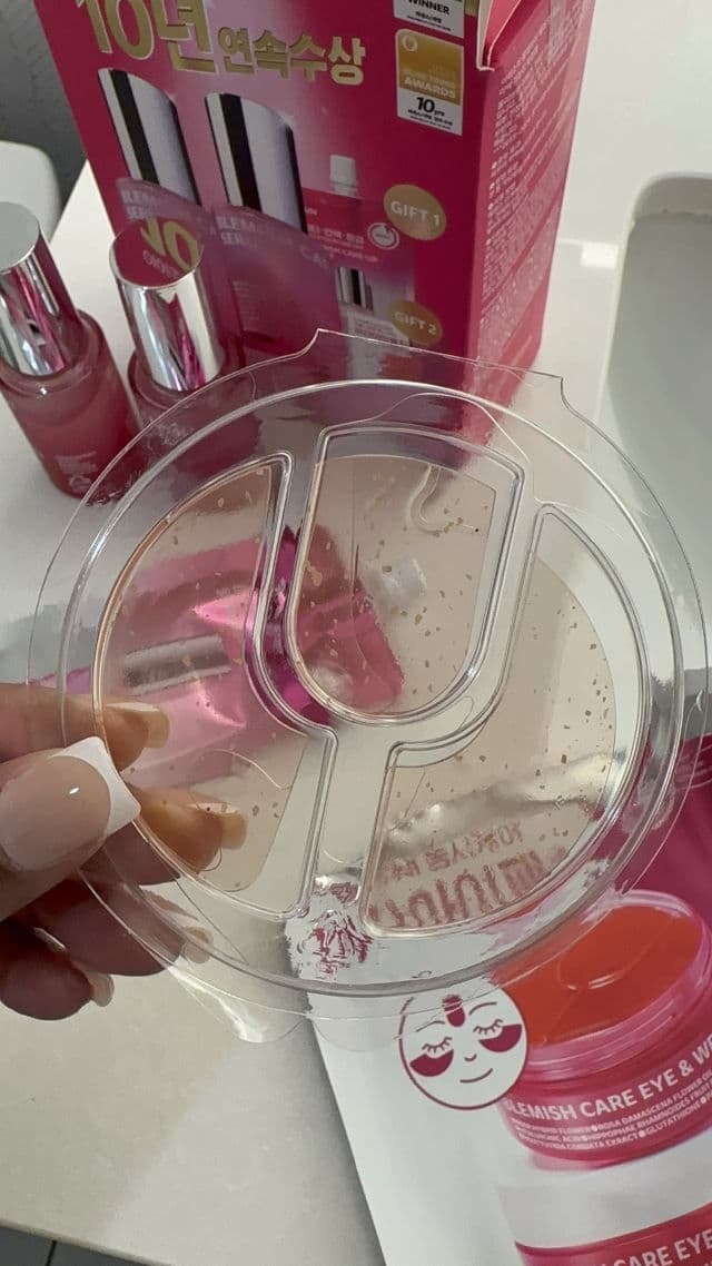 Isoi Bulgarian Rose Blemish Care Serum Plus review photo by HelloChriss