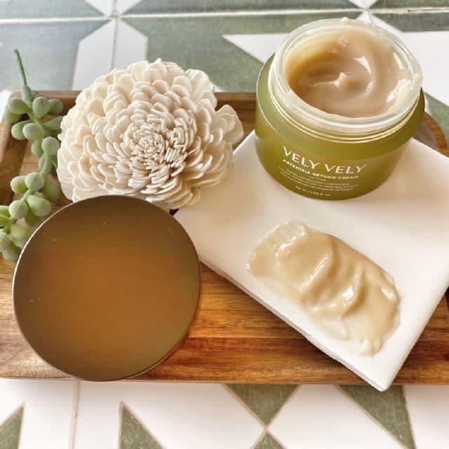 Vely Vely Artemisia Return Cream review photo by freshfacedover40