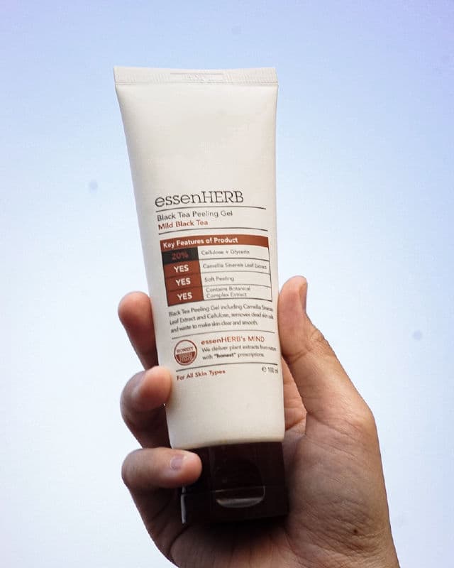 essenHERB Black Tea Peeling Gel review photo by ajengutamee