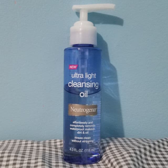 Neutrogena Ultra Light Cleansing Oil review photo by angelatrbl