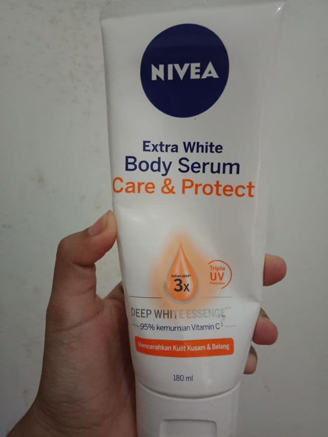 Nivea Extra White Body Serum Care & Protect review photo by GemaGumika
