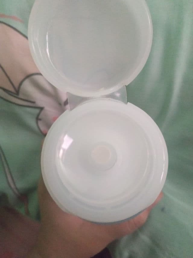 Pixy Eye and Lip Makeup Remover review photo by ghinnaisfahani