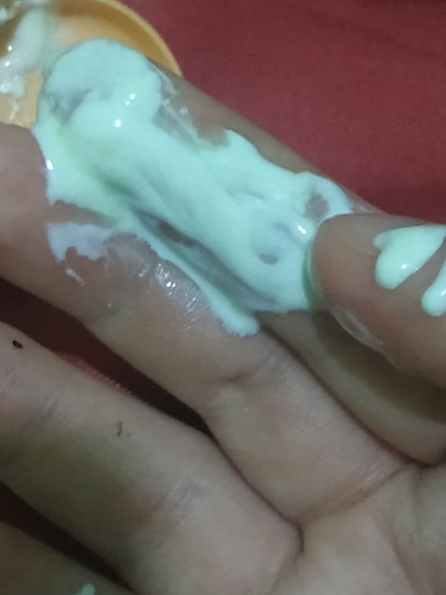 Oriflame Sun Zone Whitening Protector SPF 30 review photo by ghinnaisfahani