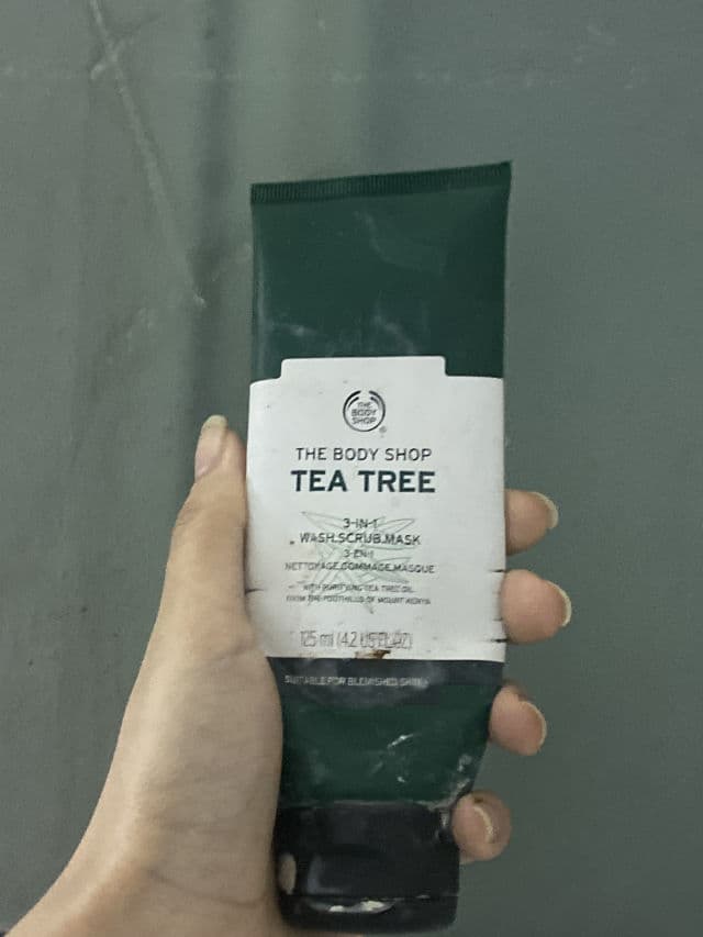 The Body Shop Tea Tree Squeaky-Clean Scrub review photo by girllie