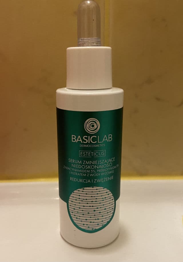 BASICLAB Serum Zmniejszające Niedoskonałości z Niacynamidem 5% Redukcja i Zwężenie review photo by haniq 
