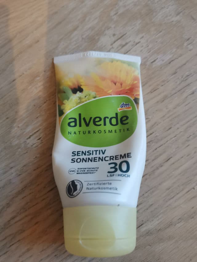 Alverde Naturkosmetik Sonnencreme Sensitiv LSF 30 review photo by hashiskincare