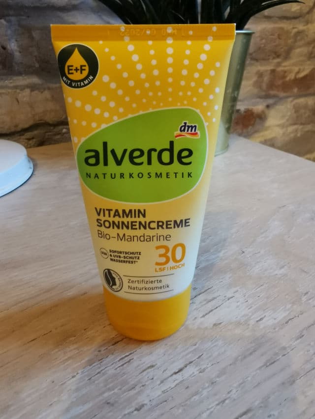 Alverde Naturkosmetik Sonnencreme Sensitiv LSF 30 review photo by hashiskincare