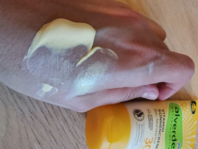 Alverde Naturkosmetik Sonnencreme Sensitiv LSF 30 review photo by hashiskincare