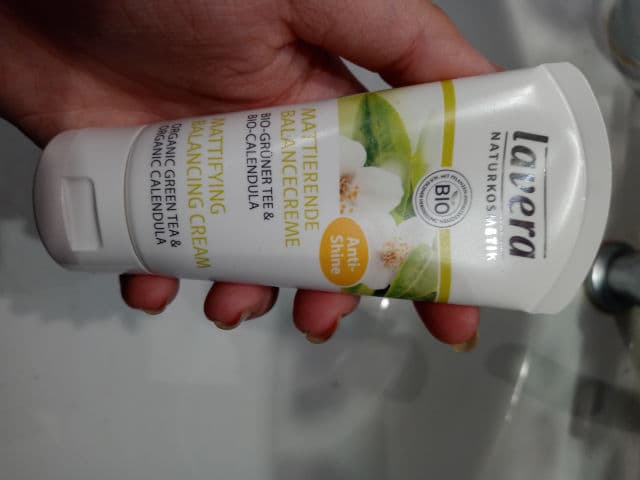 Lavera Naturkosmetik Mattierende Balancecreme Bio-Grüner Tee & Bio-Calendula review photo by hearties