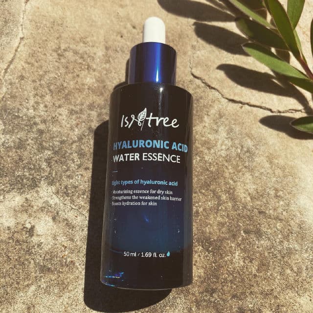 ISNTREE Hyaluronic Acid Water Essence review photo by hoarderbeauty