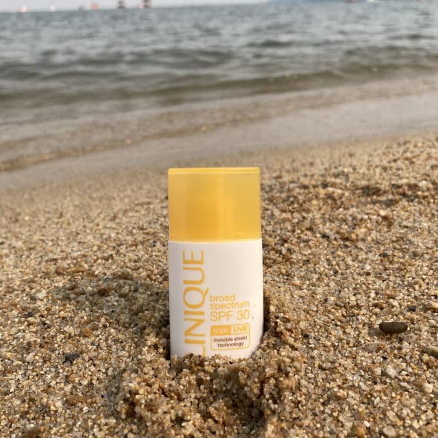 Clinique SPF 30 Mineral Sunscreen Fluid for Face review photo by hoarderbeauty