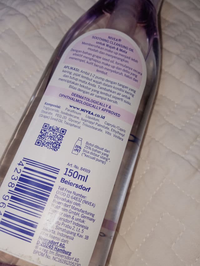 Nivea Soothing Cleansing Oil with Grapeseed Oil review photo by illie