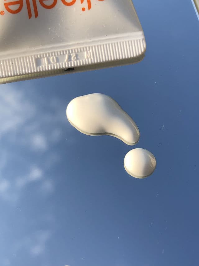 Clinelle UV Defense SPF50 review photo by isarangyoo