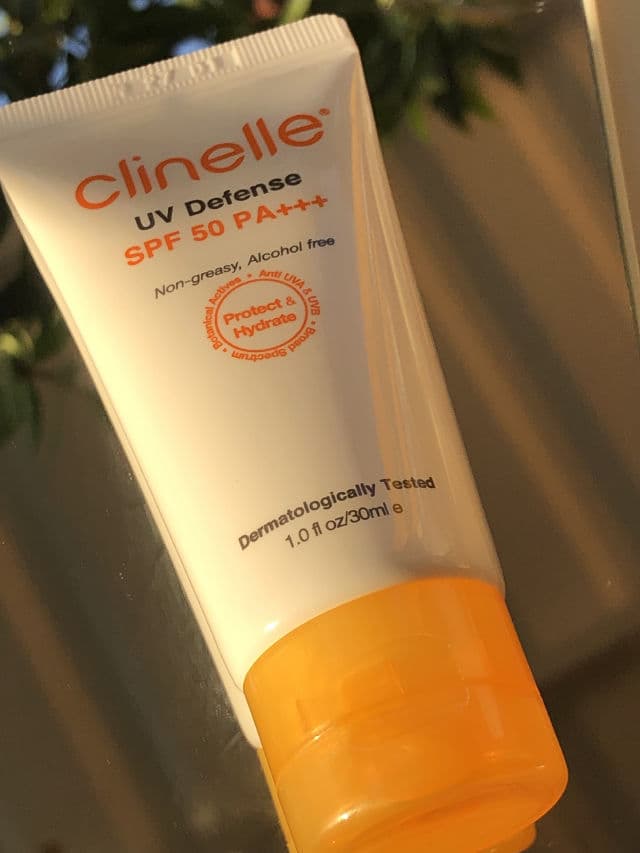 Clinelle UV Defense SPF50 review photo by isarangyoo