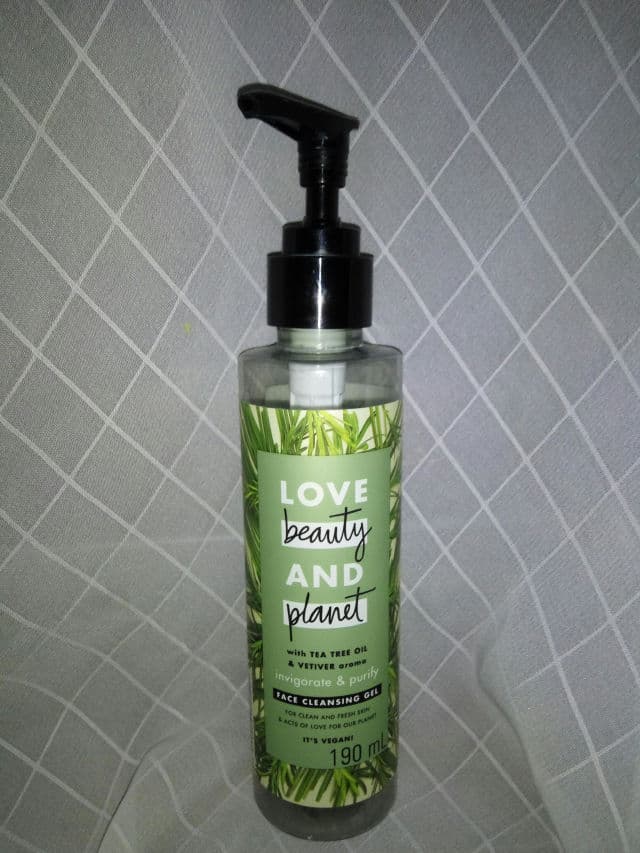 Love Beauty and Planet Tea Tree Oil & Vetiver Face Wash Cleansing Gel review photo by akayuku