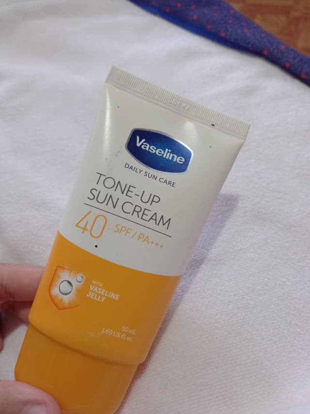 Vaseline Tone Up Sun Cream SPF40 PA+++ review photo by jeajeabear