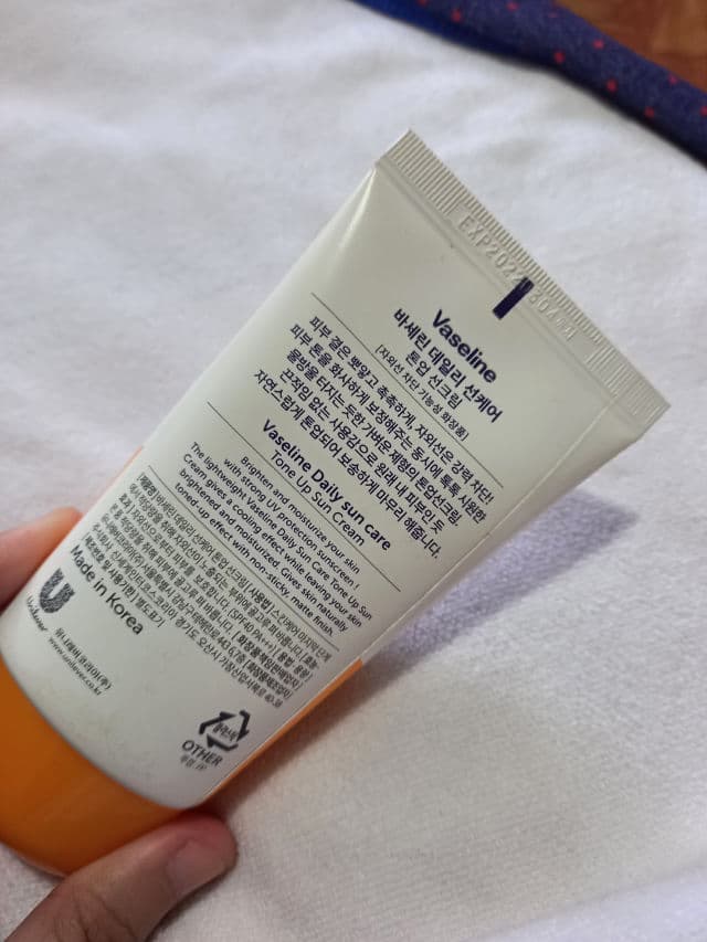 Vaseline Tone Up Sun Cream SPF40 PA+++ review photo by jeajeabear