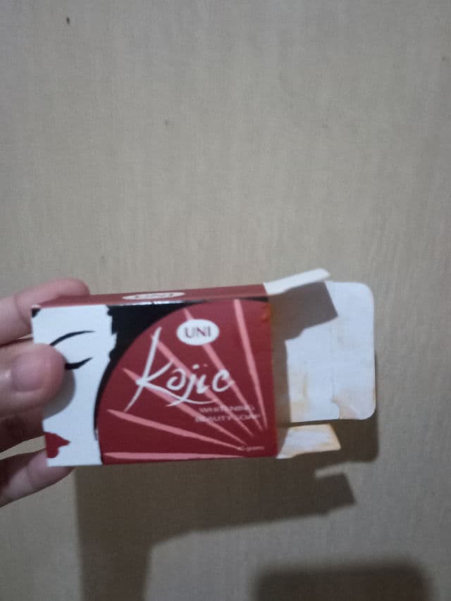 UNI Kojic (Whitening Beauty Soap) review photo by jeajeabear